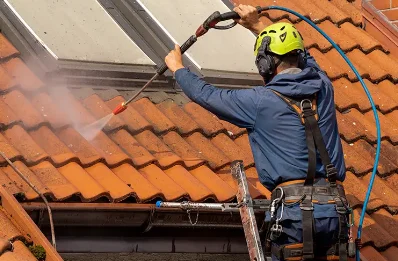Démoussage et hydrofuge de toiture à Guerquesalles