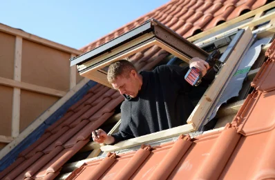 Pose de fenêtres de toit Velux à Guerquesalles